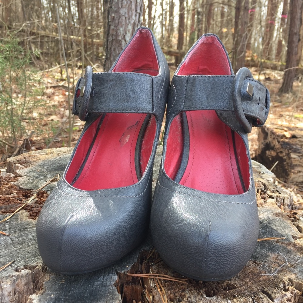 Madeline Stuart 8.5 Mary Jane Platform Pumps Grey Gray